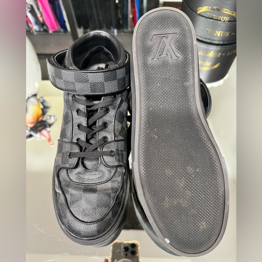 Louis Vuitton men’s sneakers - Picture 3 of 4